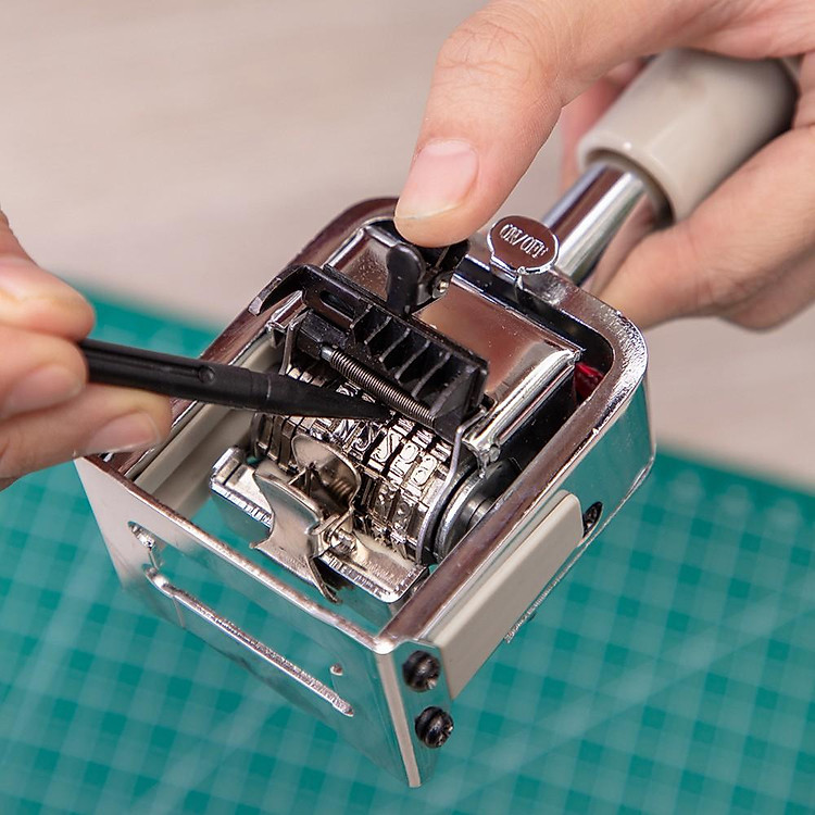 Dấu nhảy kim loại 6 số Deli (1 chiếc) - Ảnh 3