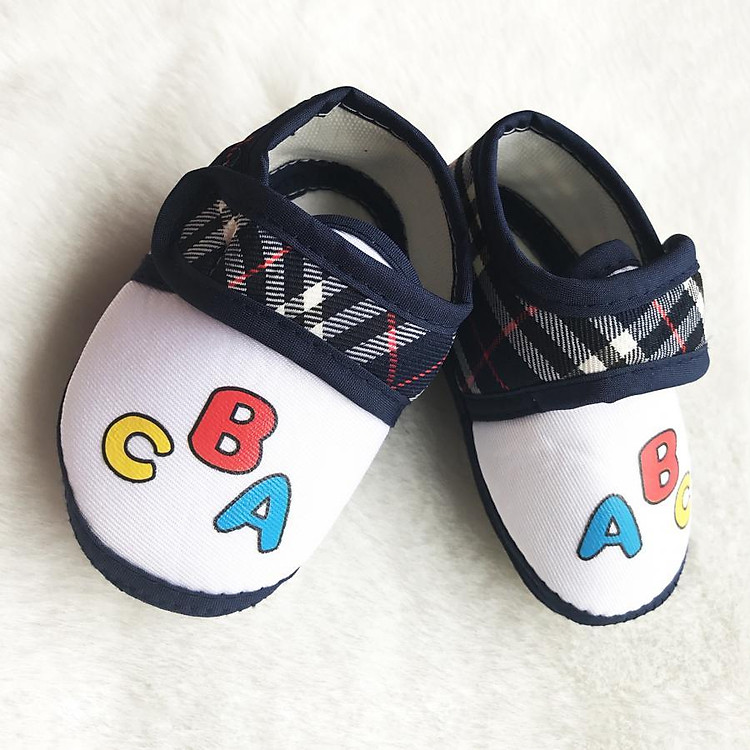 Giày Vải Cho Bé Sơ Sinh Và Tập Đi Chống Trượt Từ 3-12 Tháng Cho Bé Trai (Màu Xanh Ngẫu Nhiên)