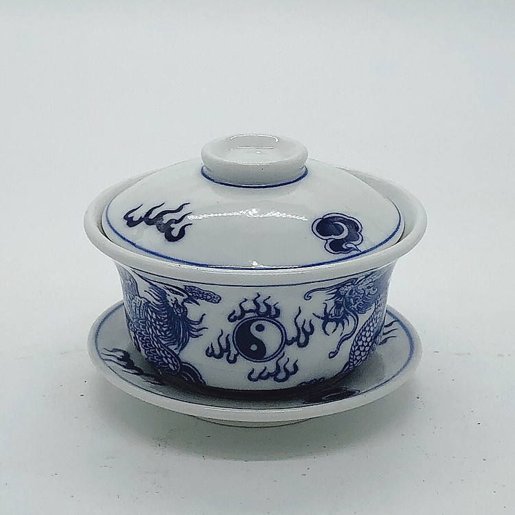 bát đựng trà sâm trên ban thờ