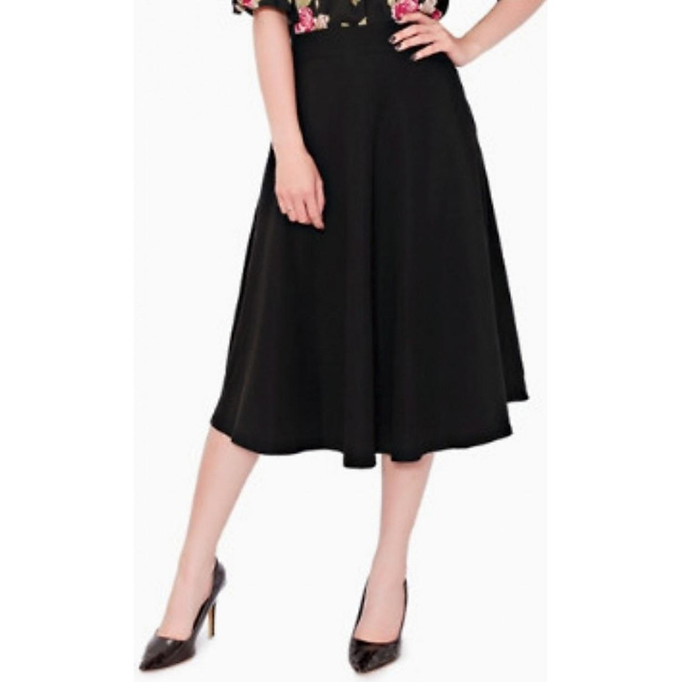 Chân váy xòe dài qua gối màu đen