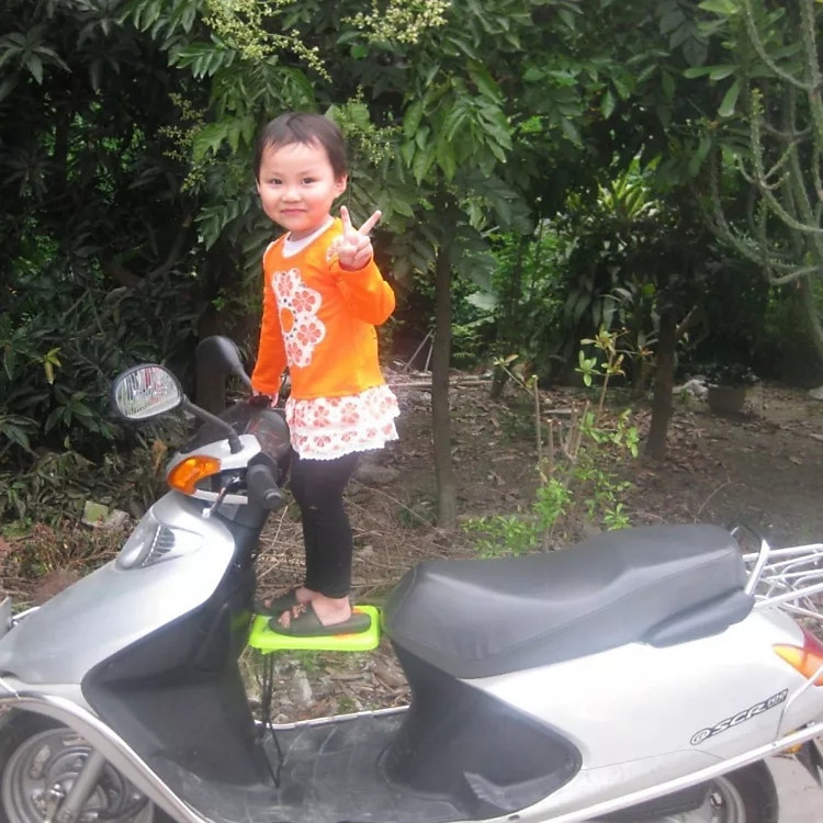 Ghế ngồi xe máy an toàn tặng kèm thước đo chiều cao cho bé, có thể gấp gọn, Shop giao mầu ngẫu nhiên