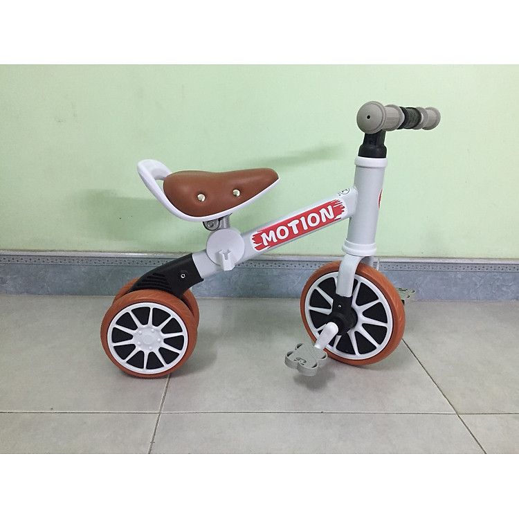 Xe thăng bằng có bàn đạp cho bé - Giao màu ngẫu nhiên