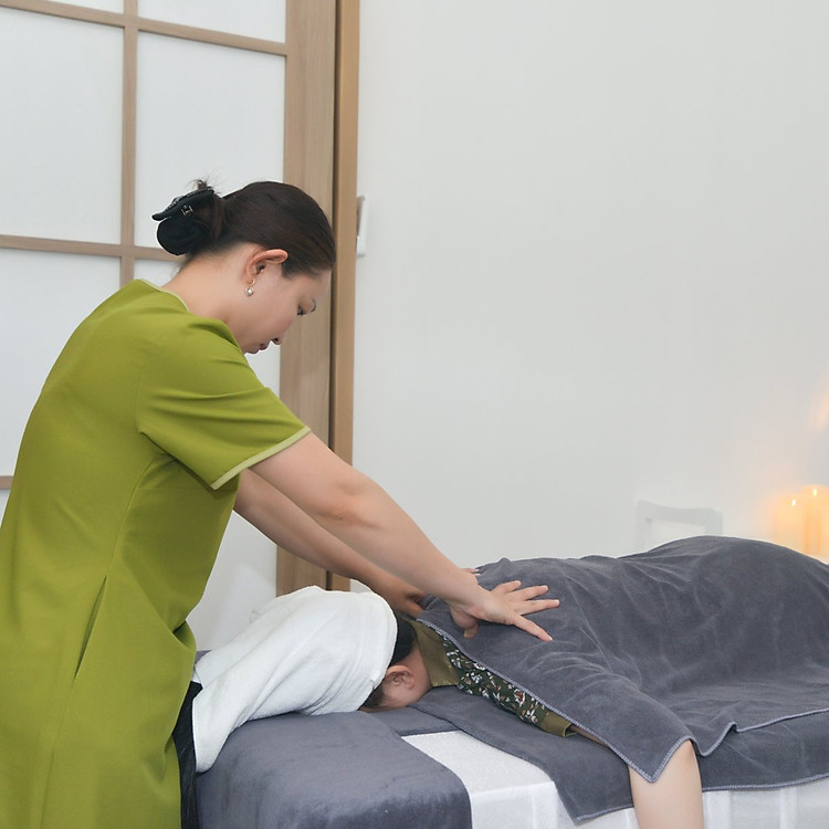 Combo Gội Thảo Dược Suôn Mượt + Ấn Huyệt + Massage Vùng Cổ Vai Gáy Tại Hebe Spa