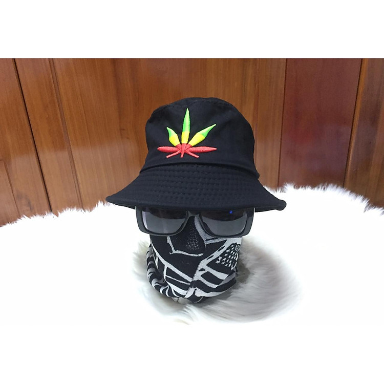 Nón tai bèo Chiếc lá cô đơn