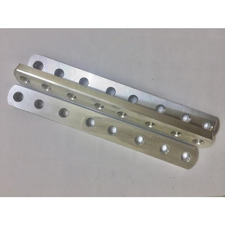 Pat treo pô nhôm cnc chất lượng tốt dày cứng cáp, hoạ tiết nổi bật, lắp ráp được nhiều dòng xe thị trường ưa chuộng