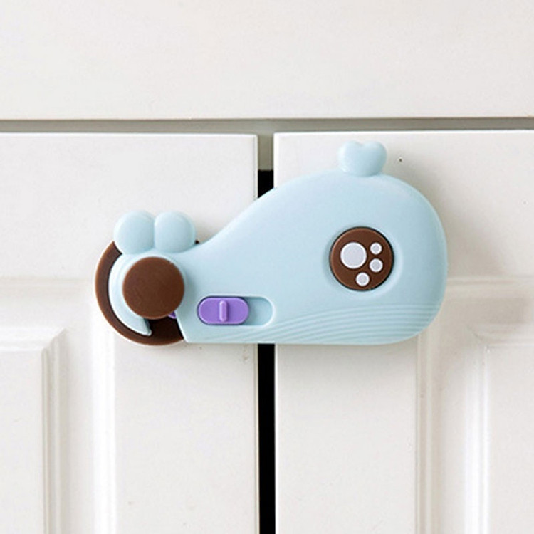 Khoá cửa tủ an toàn hình cá heo - màu ngẫu nhiên