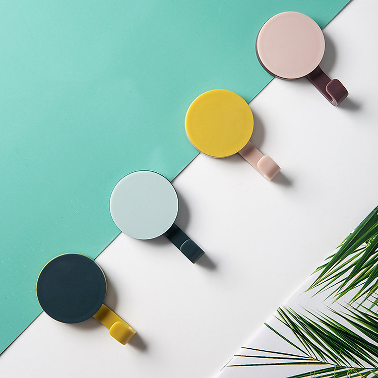 Combo 2 móc treo đồ xoay 360 độ màu sắc xinh xắn tạo điểm nhấn cho tường nhà (Giao màu ngẫu nhiên)