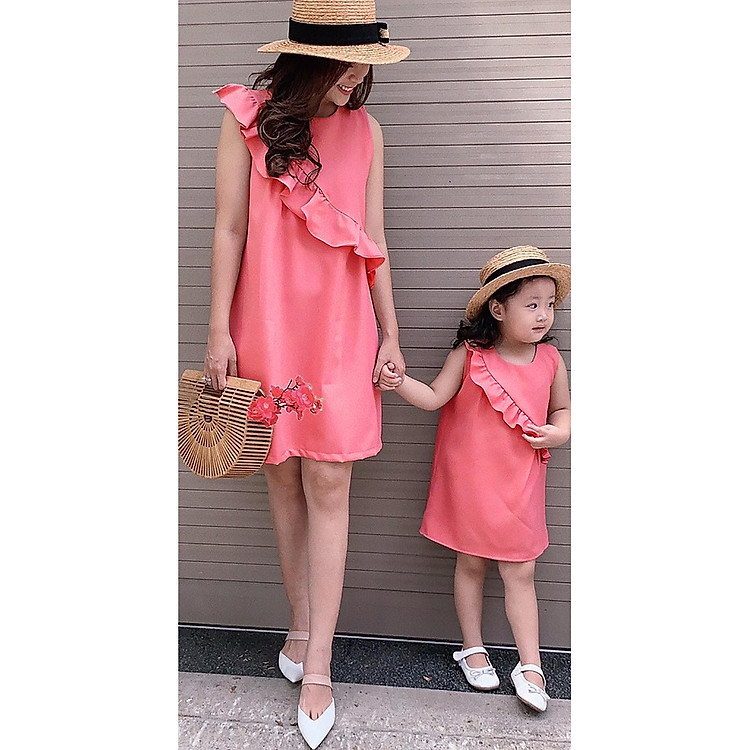 combo đầm mẹ và bé nhúng bèo cách điệu