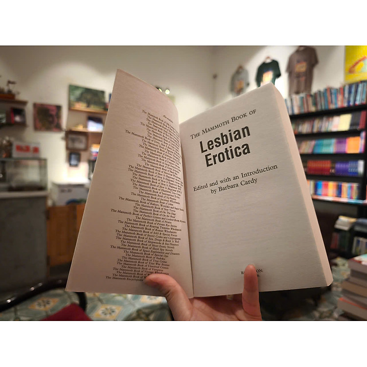 The Mammoth Book of Lesbian Erotica: New Edition - Ảnh 5