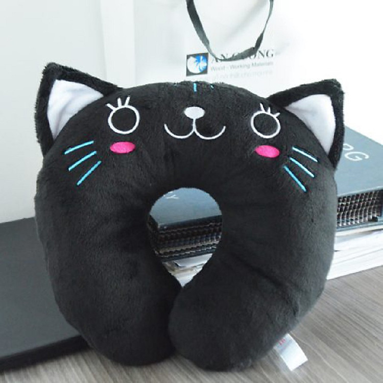 Gối chữ u quàng cổ hình mèo đen may mắn
