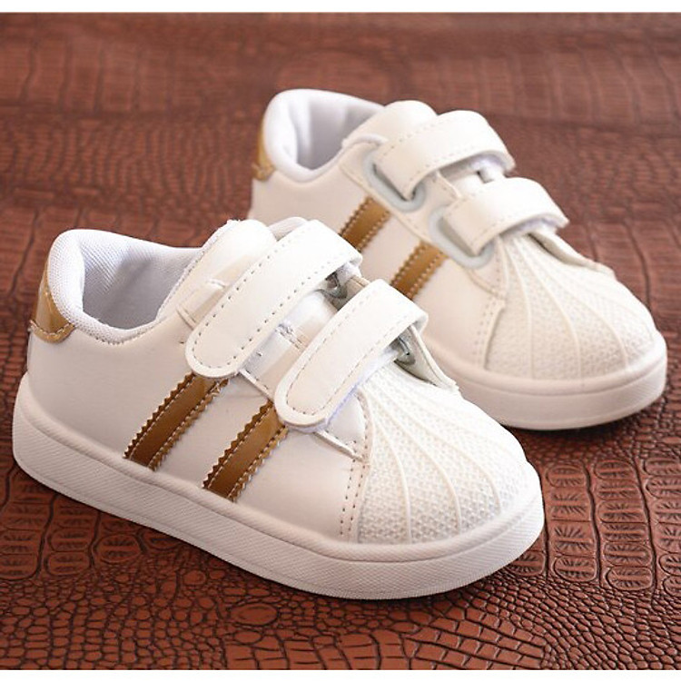 Giày em bé dáng thể thao cực cute với họa tiết 2 sọc độc đáo T2