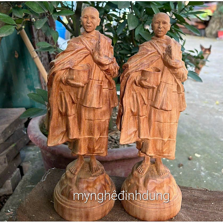 Tượng ngài thích minh tuệ bằng gỗ ngọc am thơm (30x11x9cm)