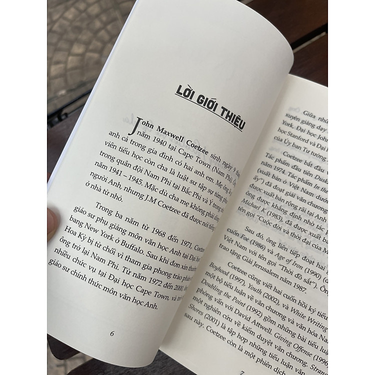 ĐỢI BỌN MỌI – John Maxwell Coetzee - Ảnh 3