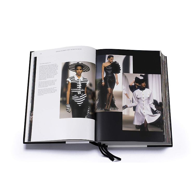 Artbook - Sách Tiếng Anh - Chanel Catwalk - Ảnh 2