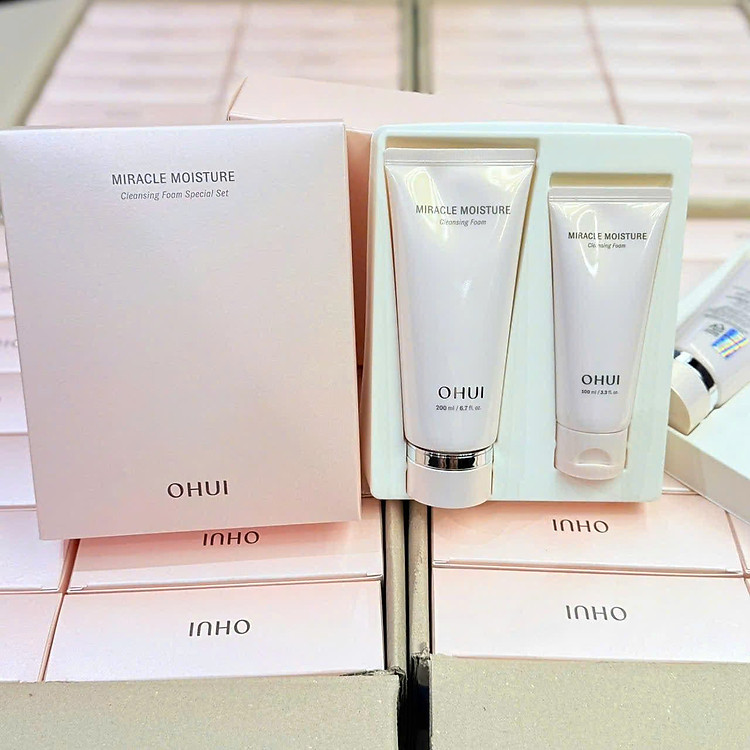 Set Sữa Rửa Mặt Dưỡng Ẩm Ohui Miracle Moisture Cleansing Foam 200ml + 100ml