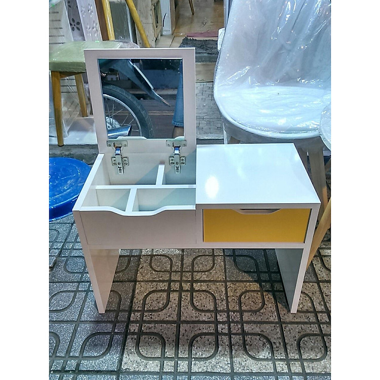 BÀN TRANG ĐIỂM NGỒI BỆT CHO CÁC CÔ NÀNG BẬN RỘN