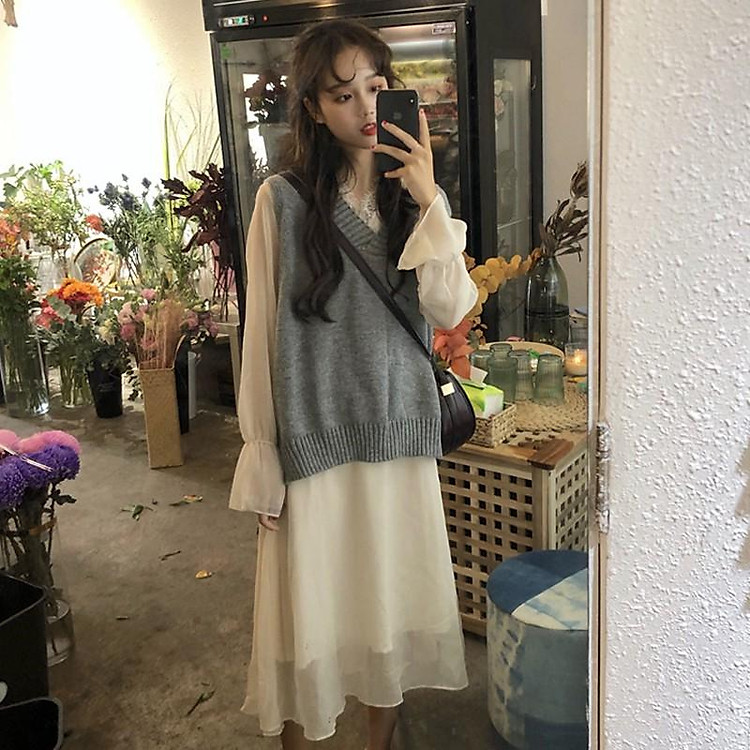 Sét áo gile xám và váy suông trắng