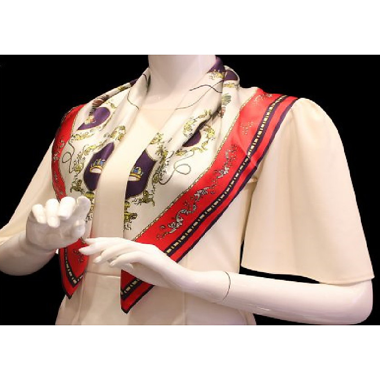 Khăn vuông lụa tơ tằm họa tiết Vương Quyền