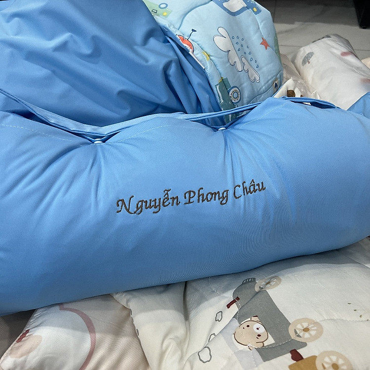 Thêu tên của bé lên nệm gối chăn, túi xách - Dịch vụ không bao gồm sản phẩm