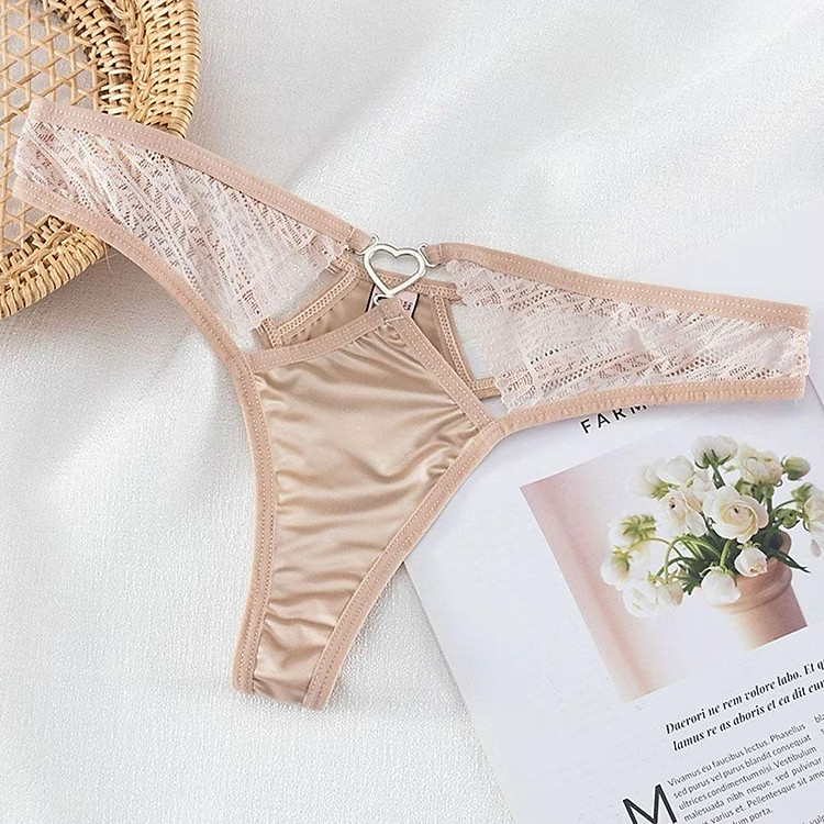 Quần Lọt Khe Q8158 Lụa Phối Ren Đính Khuyên Trái Tim Sexy