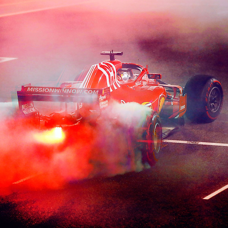 01 Vé Suite Bạch Kim Champions Club - Khúc cua số 4 - Trong 03 Ngày Diễn Ra - Giải Đua Xe F1 - Việt Nam Grand Prix