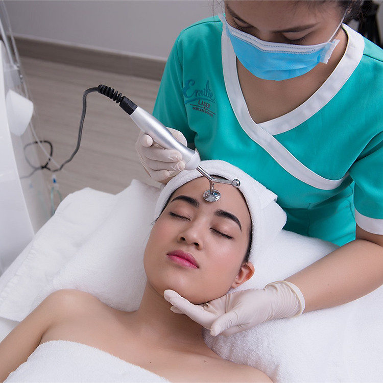 Emilie Beauty - Liệu Trình Điều Trị Mụn Chuyên Sâu Đến Từ Châu Âu