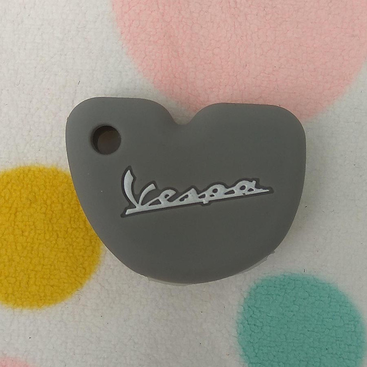 Bọc Silicon chìa khóa xe Vespa (Màu Xám)