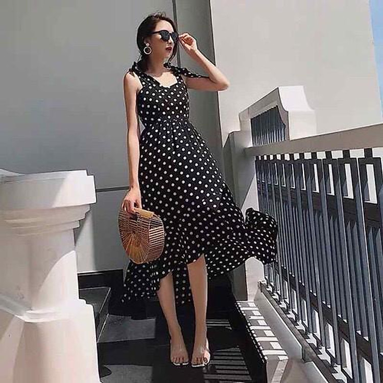 Váy 2 dây chấm bi đi biển