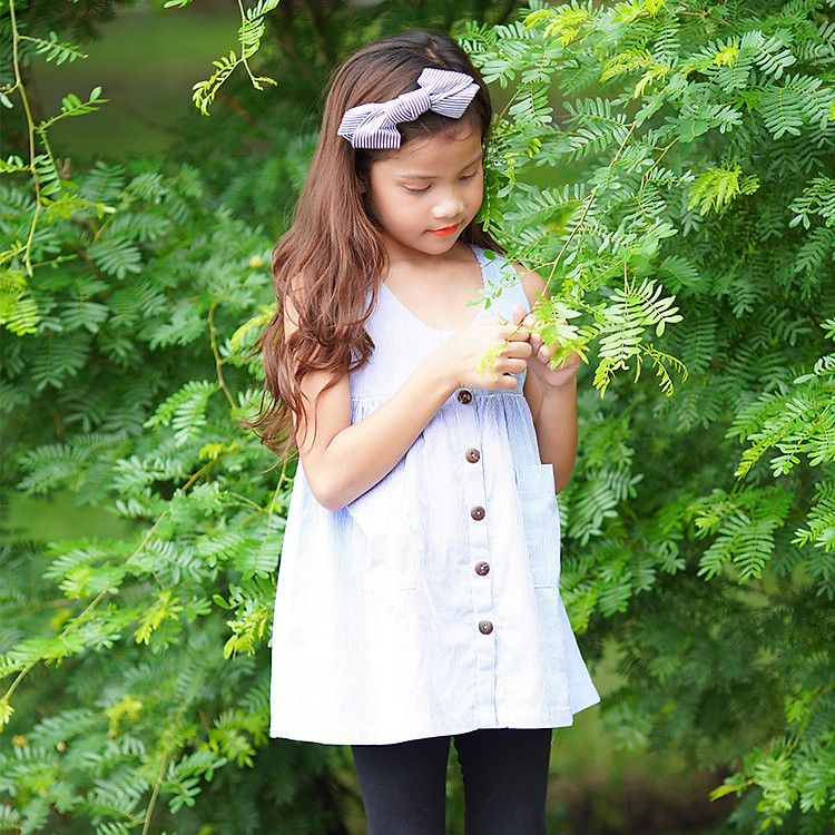 Đầmi Bé Gái Kẻ Sọc Xanh Nút Ngực Kika K048