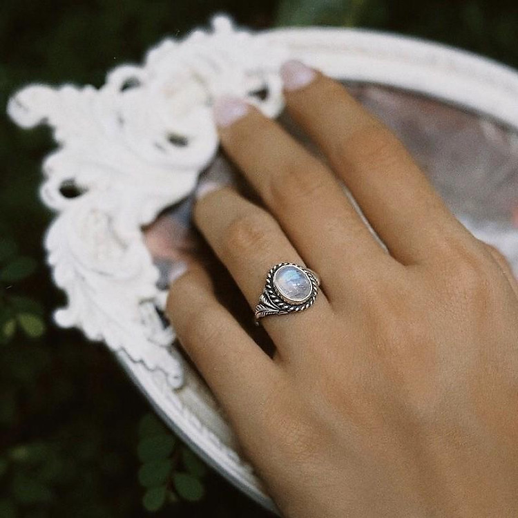 Nhẫn Vintage Đá Mặt Trăng Hình Oval