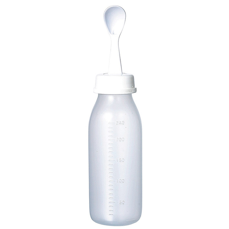 Bình nhựa tập ăn dặm cho bé Pigeon (Tặng 01 lục lạc gỗ phát tiếng vui nhộn cho bé )