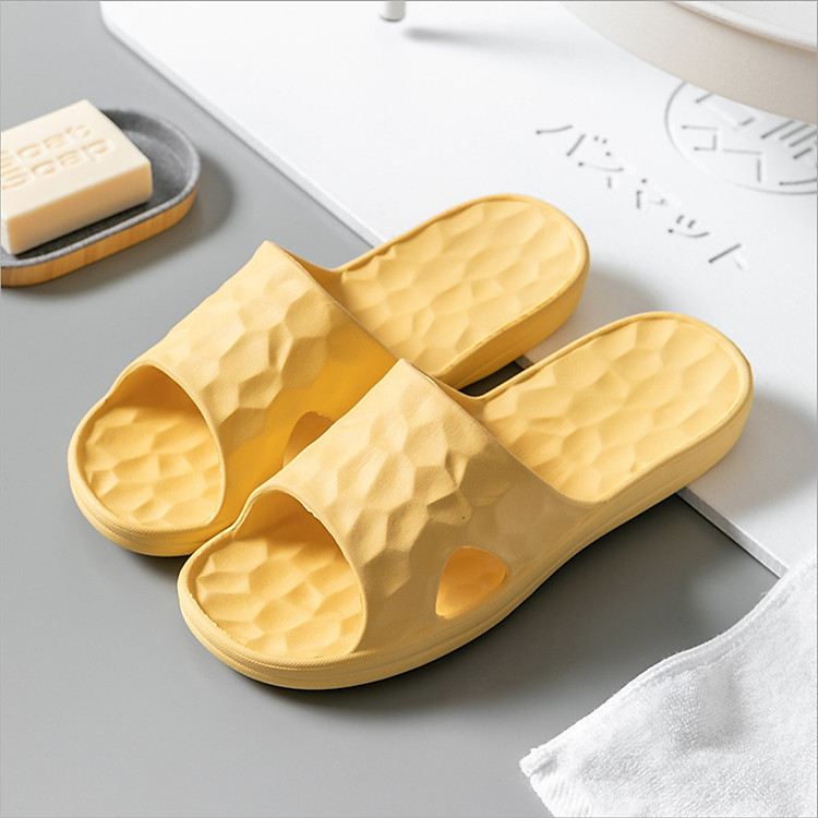 Dép đi trong nhà tắm mềm mại, dép mang trong nhà hay văn phòng đều phù hợp và thoải mái - Đặc biệt dép nhựa không mùi