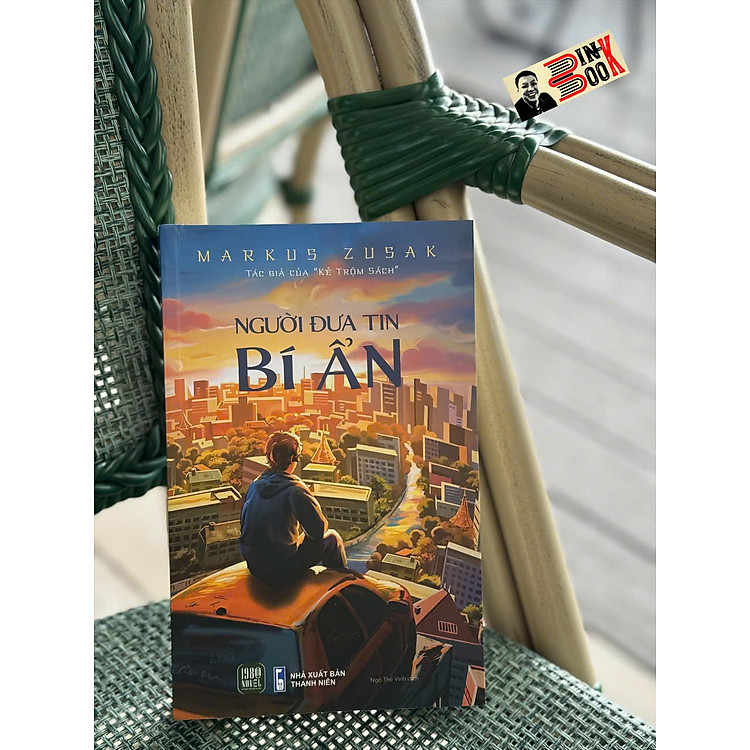 NGƯỜI ĐƯA TIN BÍ ẨN – Markus Frank Zusak