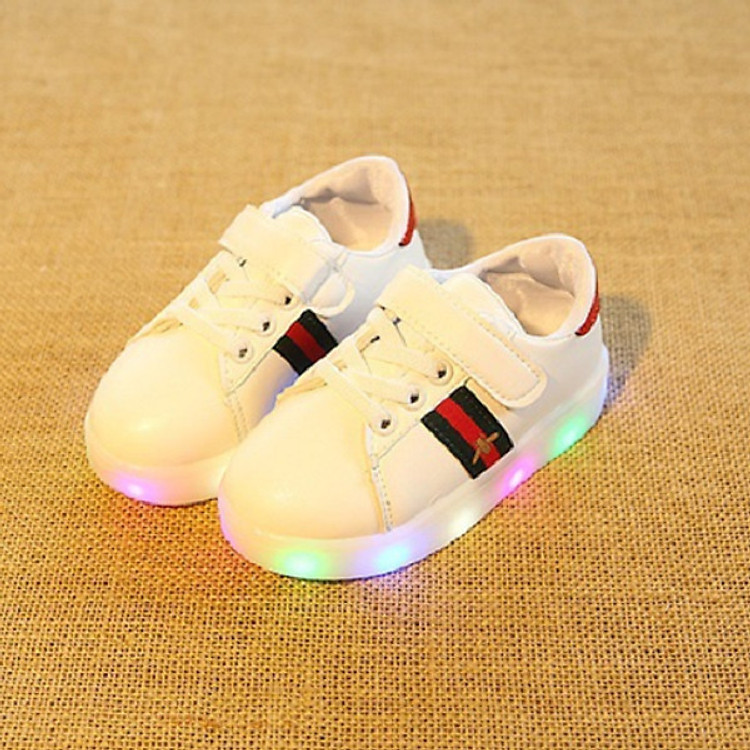 Giày thể thao con ong cho bé