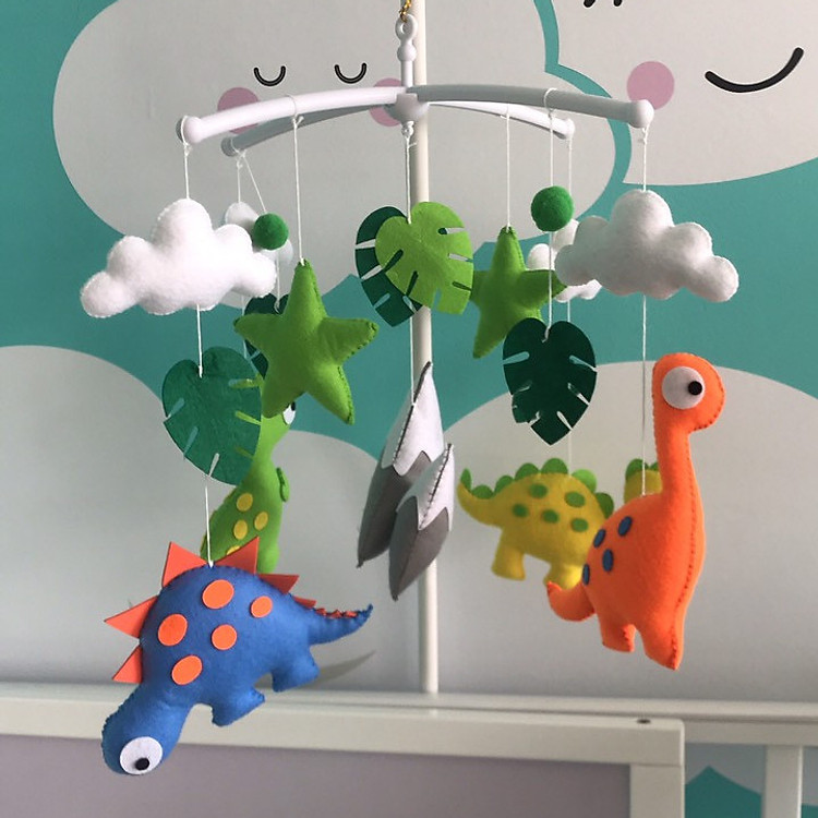 Đồ treo nôi cho bé nhiều màu rực rỡ giúp tăng kích thích thị giác.