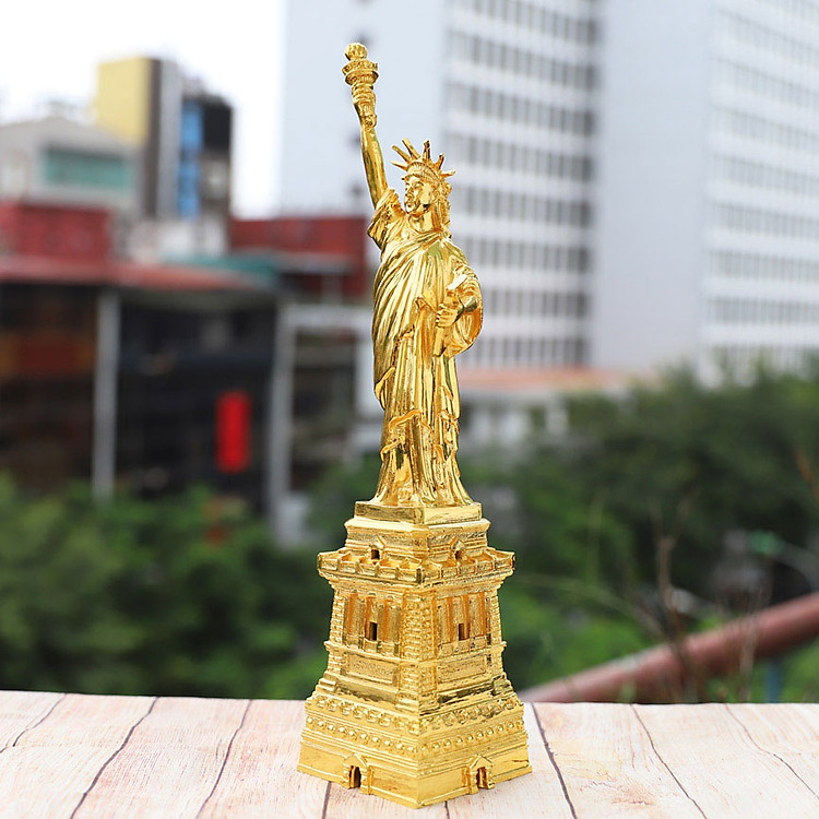 Tượng Nữ Thần Tự Do mạ vàng 24K - Ảnh 2