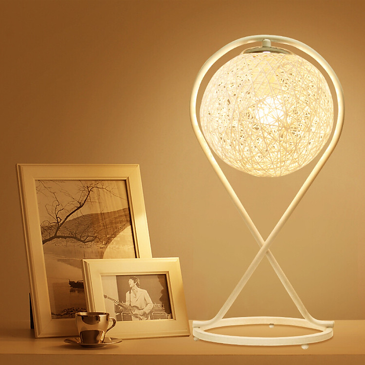 Đèn bàn bên cạnh giường ngủ có thể điều chỉnh ánh sáng kiểu dáng quả bóng cotton