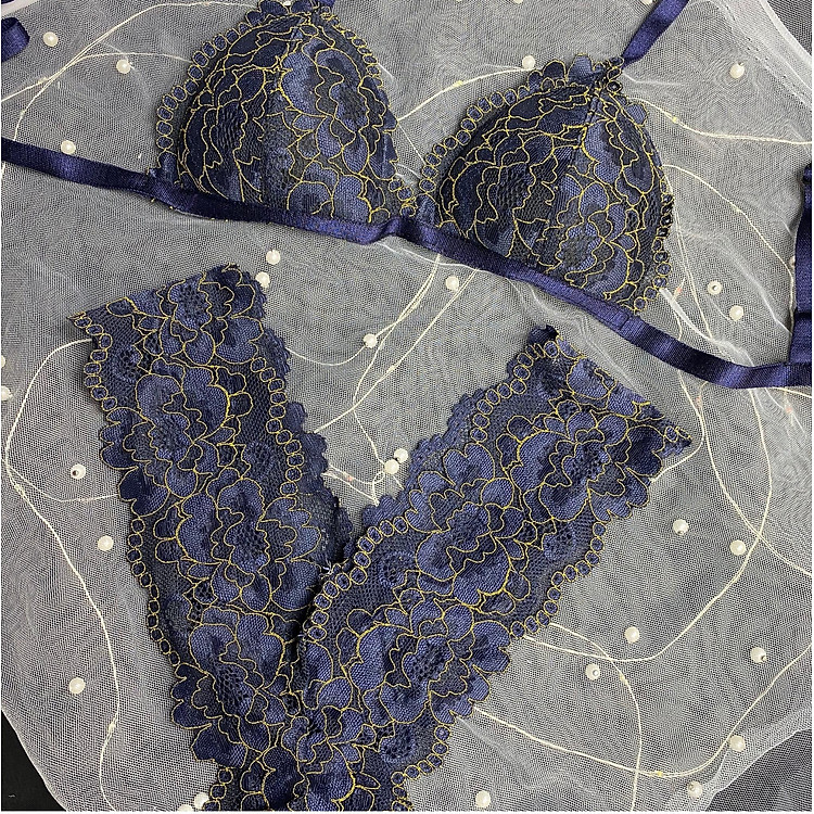 Bộ Nội Y Thiết Kế Ren Cao Cấp Xanh Đen Nét Vàng Có Mút Quần Chữ Y