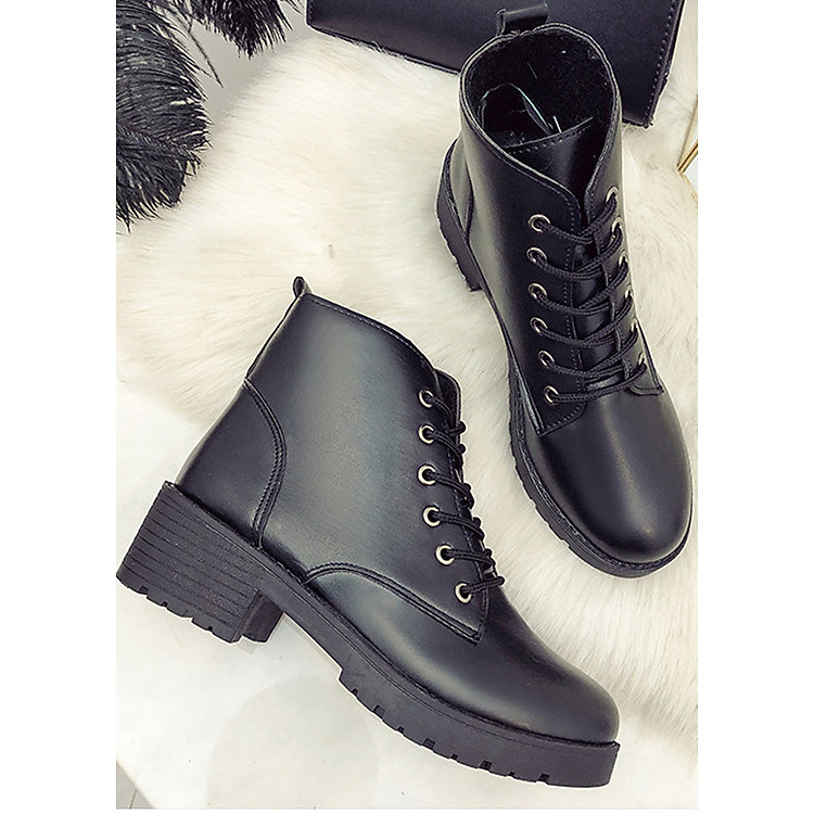 Boot nữ đế trệt cột dây cá tính GBN7601