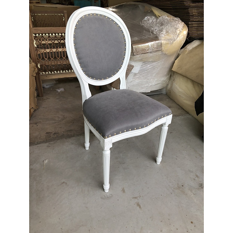 Ghế ăn Louis tân cổ điển với sơn trắng, vải nhung và đinh đồng