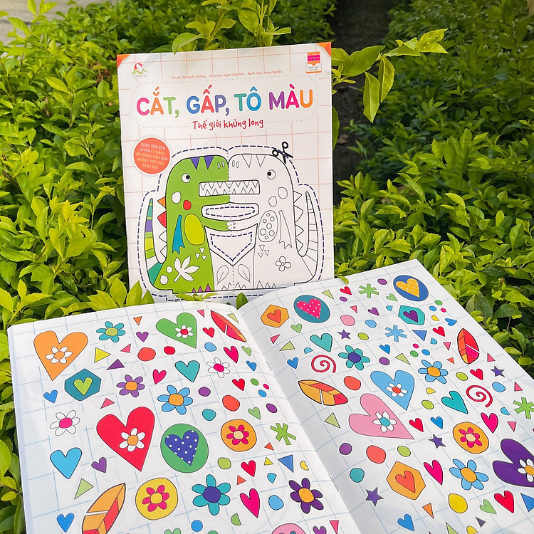 Cắt, gấp, tô màu – Hơn 20 hình dán và sticker rèn luyện kỹ năng cho trẻ 3 – 9 tuổi