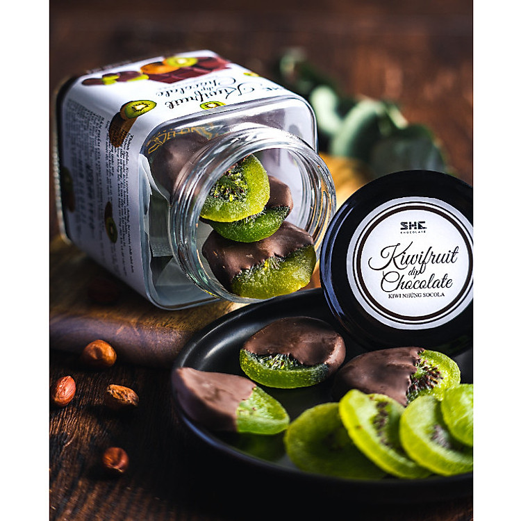 Kiwi nhúng socola - Hũ thủy tinh 120g - SHE Chocolate - Bổ sung năng lượng, đa dạng vị giác. Quà tặng sức khỏe, quà tặng người thân, dịp lễ, thích hợp ăn vặt