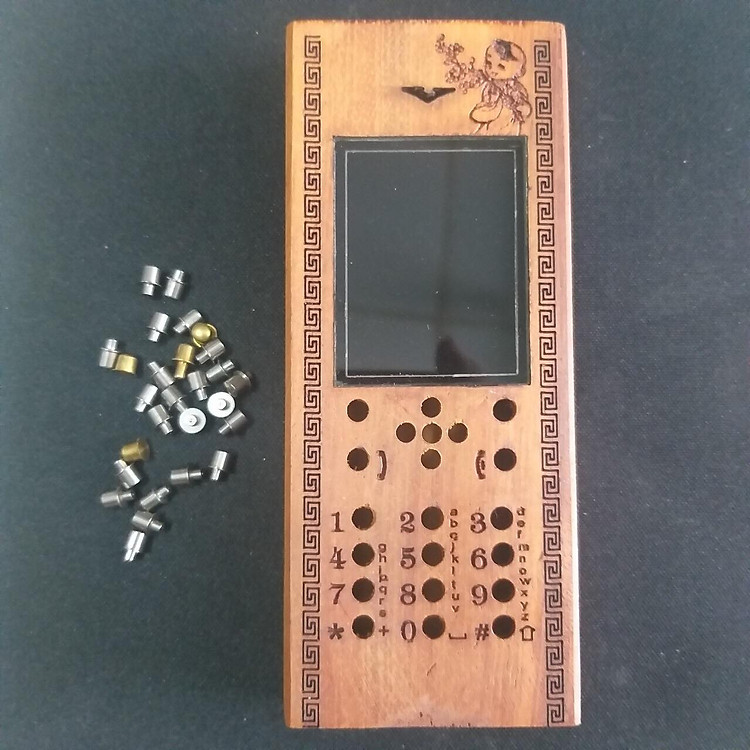 Vỏ gỗ cho điện thoại Nokia 6300 mẫu chú tiểu