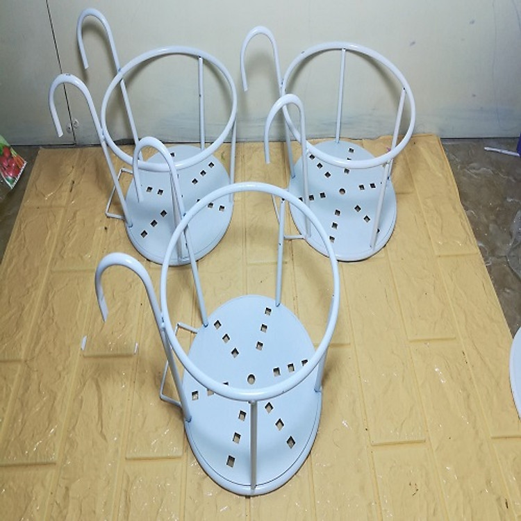 3 chiếc kệ để hoa có móc _trắng