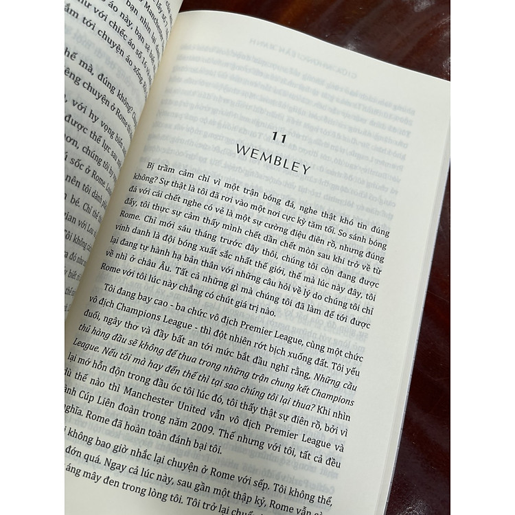 TỰ TRUYỆN MICHAEL CARRICK – Giữa Những Lằn Ranh - Ảnh 4