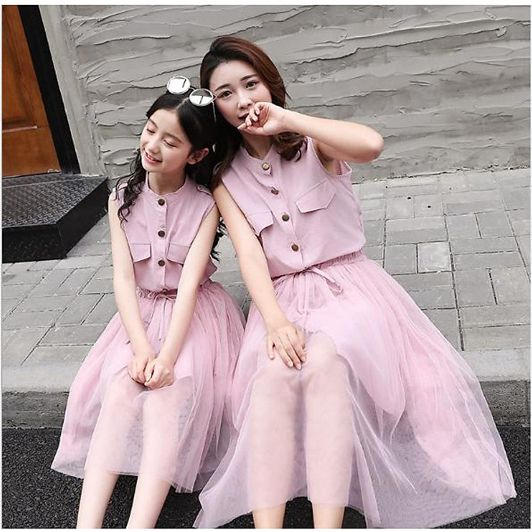 Set váy mẹ bé màu hồng sát nách cài khuy giữa + chân váy lưới TE2222 TE2223