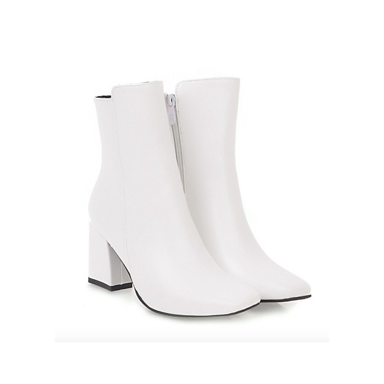 Giày boot nữ cổ lửng màu trắng thời thượng GBN0802