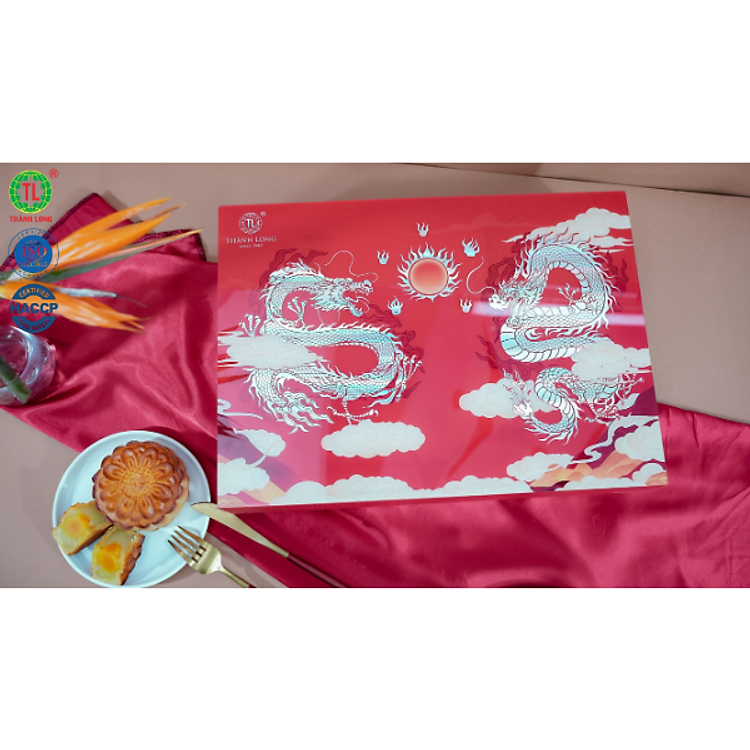 Hộp bánh trung thu Long Vân 1080g gồm 4 bánh (220g) - Thành Long - Tặng 1 hộp trà - Việt Nam