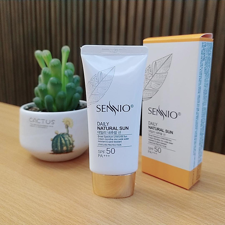 Kem chống nắng dưỡng trắng da kiềm dầu Sennio
