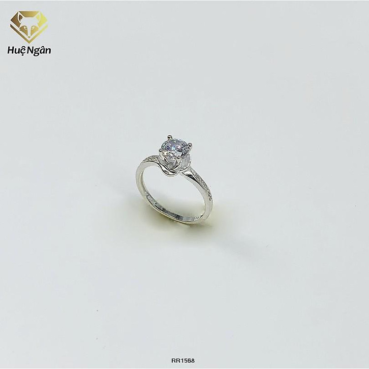 Nhẫn bạc 925 Huệ Ngân - 4 chấu viền đá 6 li RR1568